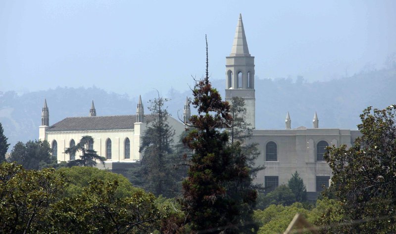 ο παρεκκλήσιο στο Forest Lawn του Γκλέντεϊλ, της Καλιφόρνια, όπου ετάφη ο Μάικλ Τζάκσον.
