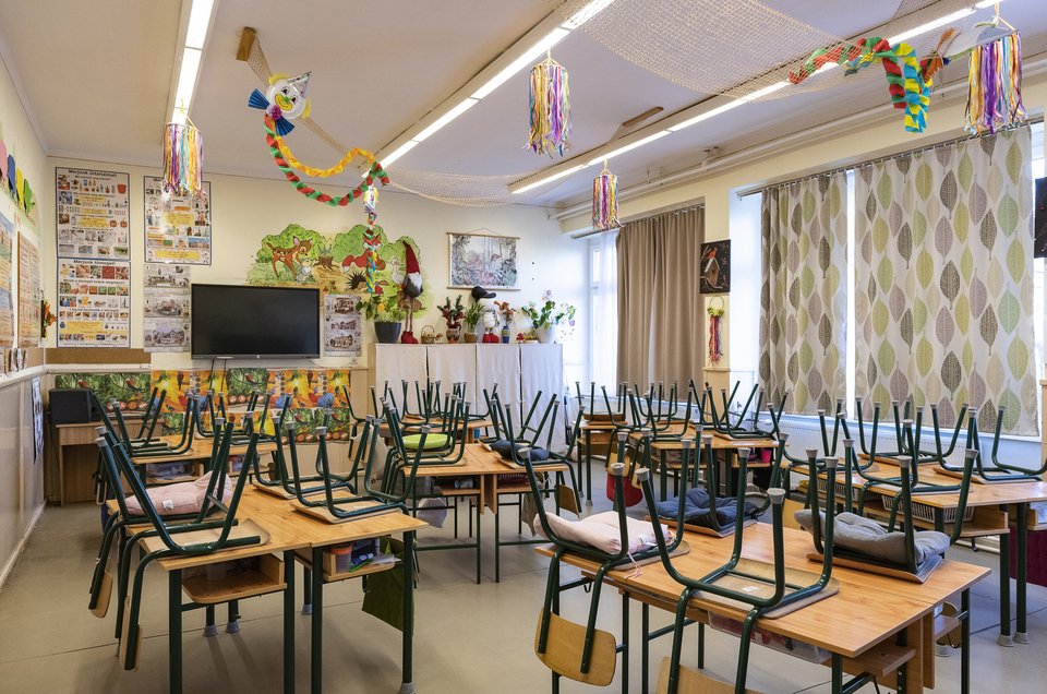 κορωνοϊός άδεια αίθουσα σχολείου