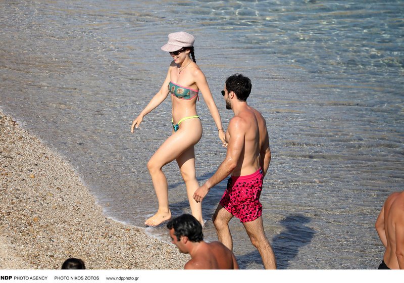 Αουρόρα Ραμαζότι στη Μύκονο με μαγιό