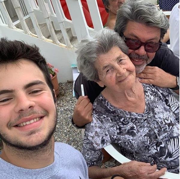 Ο Άγγελος Λάτσιος με τον πατέρα του, Γιάννη Λάτσιο και την γιαγιά του