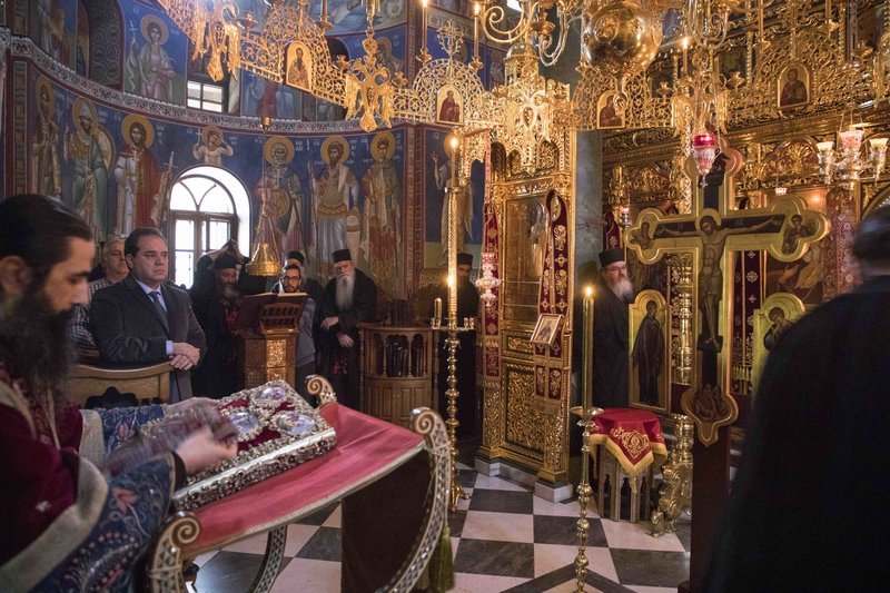 Κατά τη διάρκεια της λειτουργίας στην Ιερά Μονή Σίμωνος Πέτρα στο Αγιο Ορος