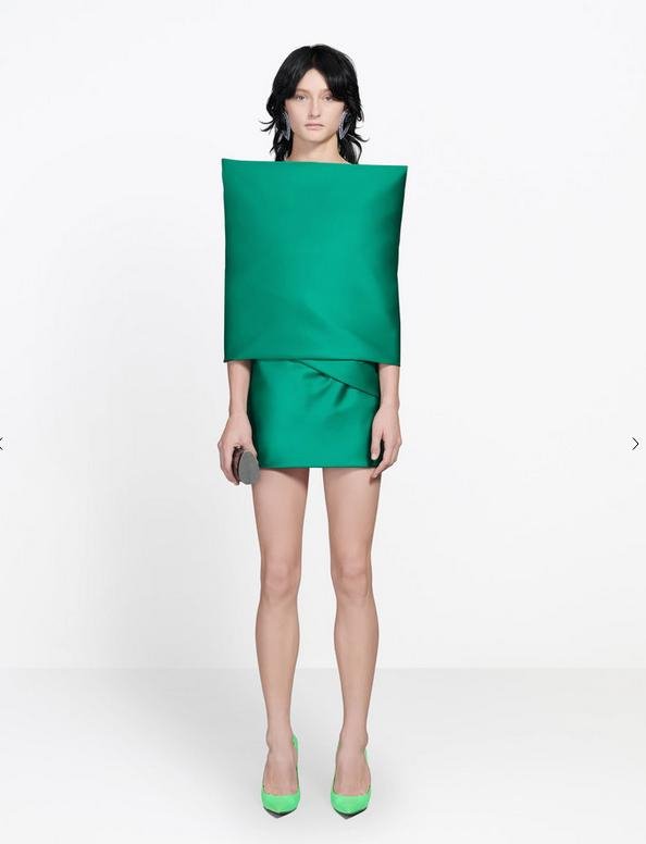 Σμαραγδί φόρεμα του οίκου Balenciaga