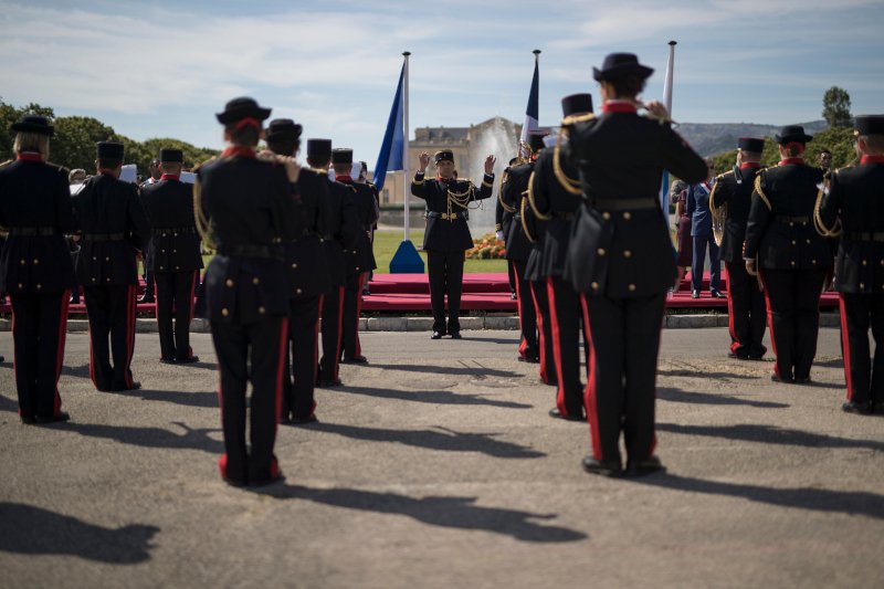 Ακόμη και τα μέλη της στρατιωτικής μπάντας τηρούσαν αποστάσεις ασφαλείας