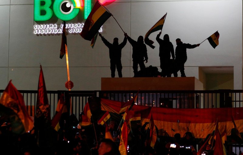 Αστυνομικοί στασίασαν από την Παρασκευή κατά του Έβο Μοράλες σε διάφορες περιοχές της Βολιβίας.