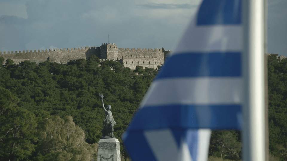 Η σειρά «Τα Σύνορα της Ελλάδας» κάνει πρεμιέρα απόψε Δευτέρα 7/5 στις 21.00 και θα προβάλλεται κάθε Τρίτη βράδυ στο COSMOTE HISTORY HD. Αμέσως μετά την προβολή τους, τα επεισόδια της σειράς θα είναι διαθέσιμα και on demand στην υπηρεσία COSMOTE TV PLUS
