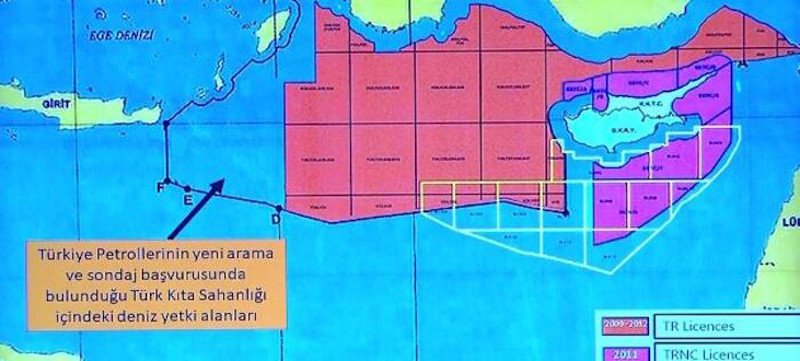Χάρτες που έδειξε ο Μεβλούτ Τσαβούσογλου στη συνέντευξή του στο CNN Turk / Φωτογραφίες: CNN Turk