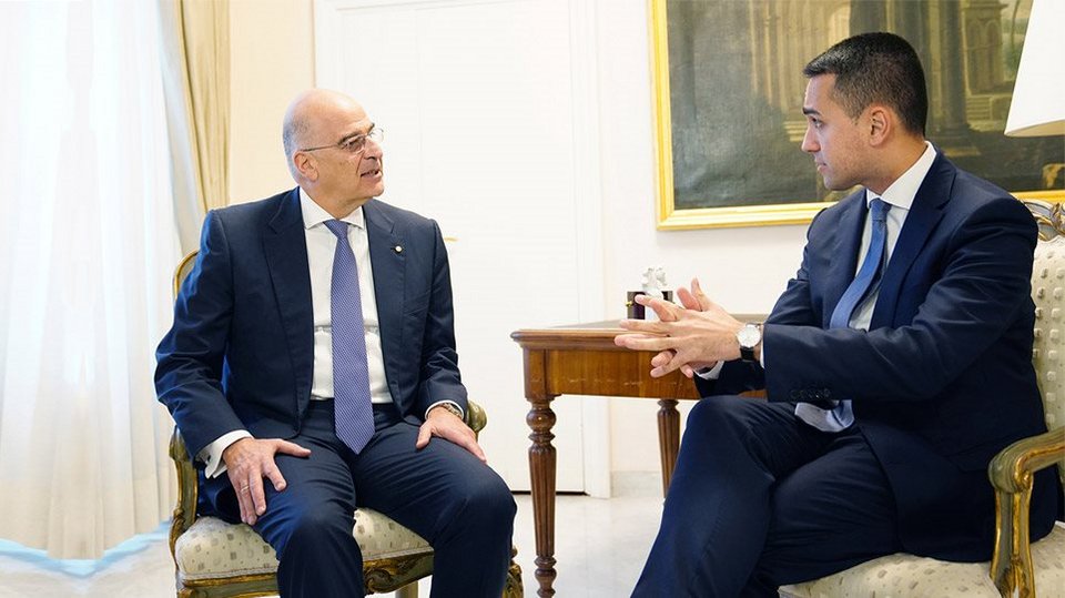 Ο 'Ελληνας ΥΠΕΞ Νίκος Δένδιας και ο Ιταλός ομόλογός του Λουίτζι Ντι Μάιο, στο υπουργείο Εξωτερικών, στην Αθήνα