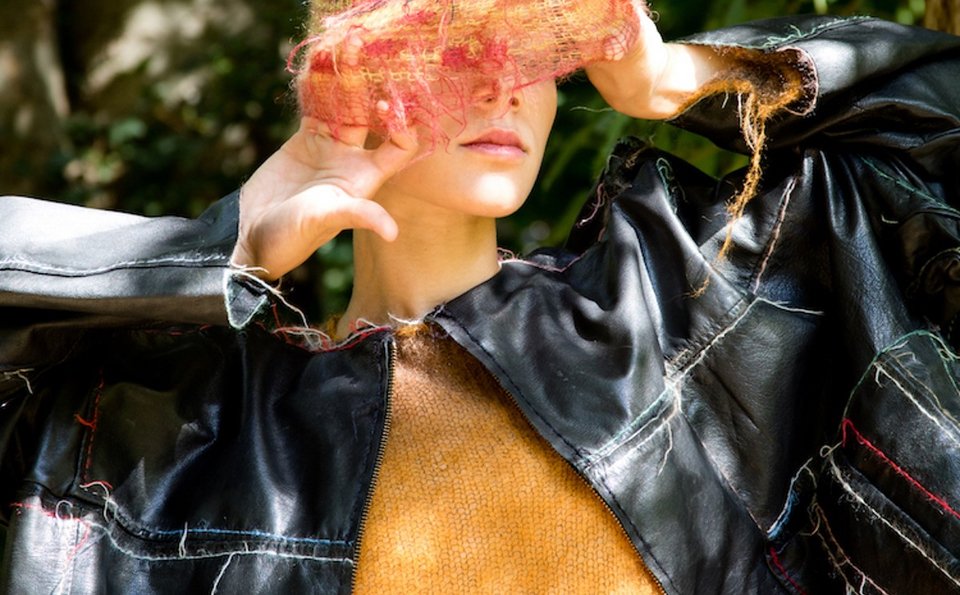 Deena-Header, φωτογραφία Judas Companion