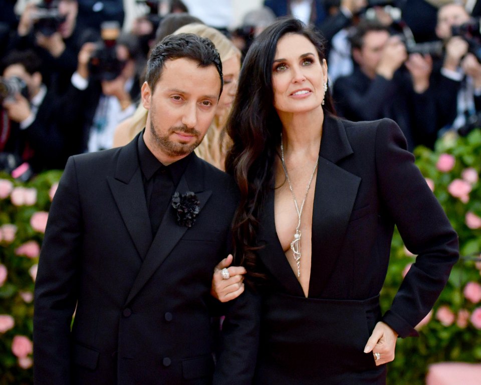 Η Ντέμι Μουρ στο Met Gala με αβυσσαλέο ντεκολτέ