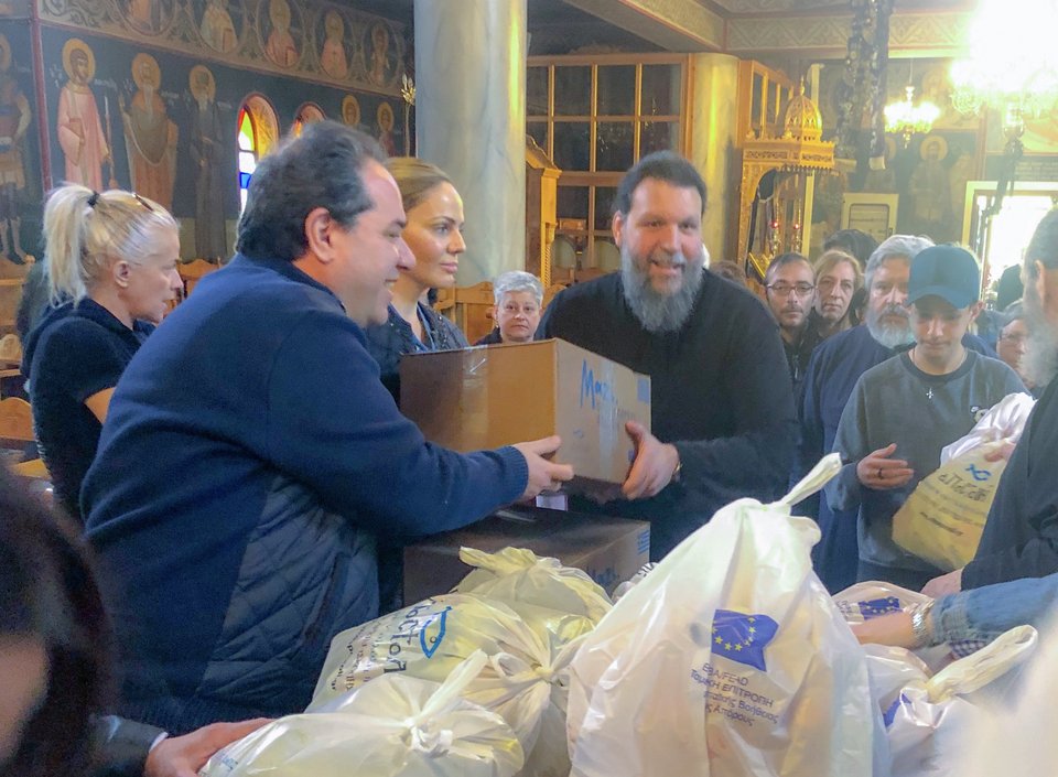 Ο Μητροπολίτης Νέας Ιωνίας και Φιλαδελφείας Γαβριήλ με τον Κωστή Δήμτσα της «ΑΠΟΣΤΟΛΗΣ» επί τω έργω