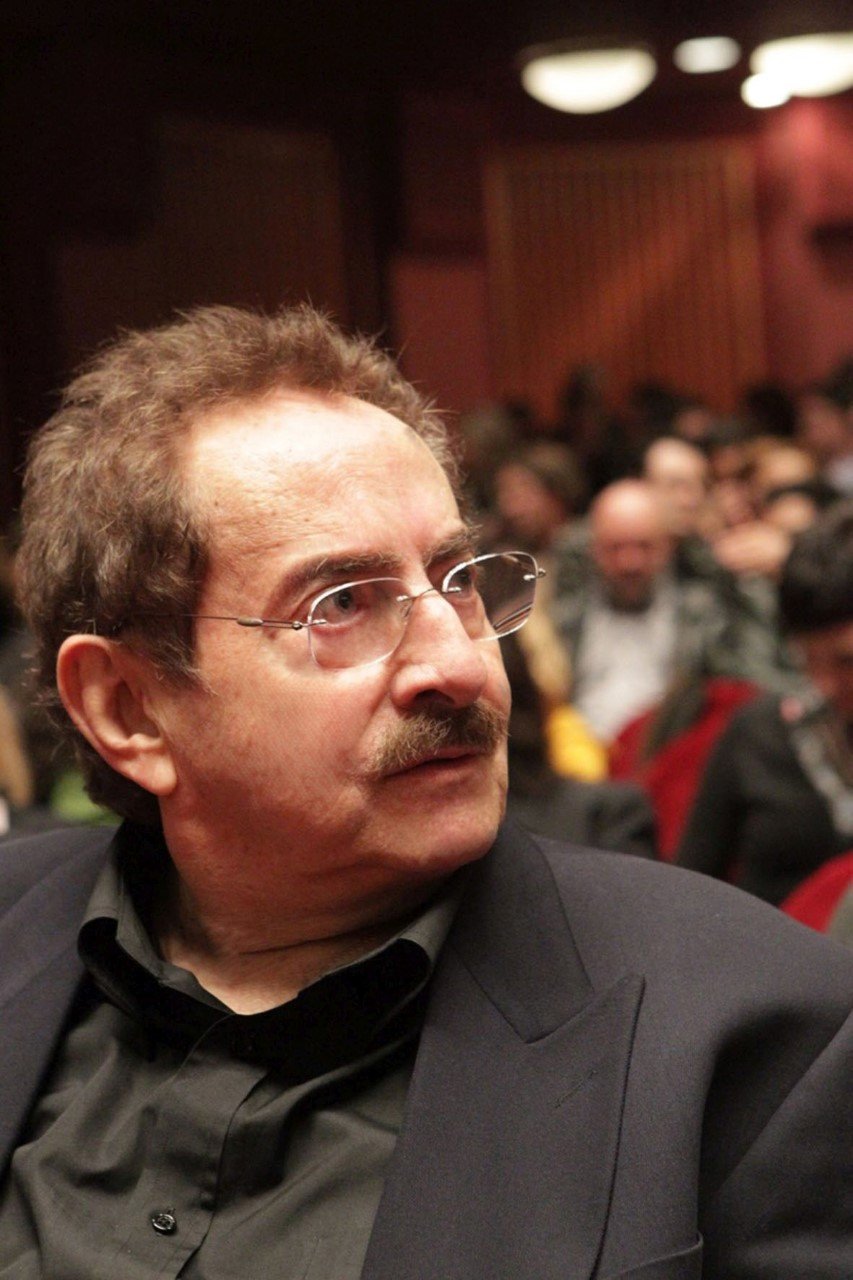Ο εμπνευστής και ιδρυτής του Φεστιβάλ Ντοκιμαντέρ Θεσσαλονίκης και επί χρόνια διευθυντής του θεσμού, ο άνθρωπος που δημιούργησε το τμήμα Νέοι Ορίζοντες, ανοίγοντας ένα παράθυρο σε ένα σπουδαίο σινεμά που μέχρι τότε ήταν άγνωστο στην Ευρώπη, πέθανε σήμερα το πρωί