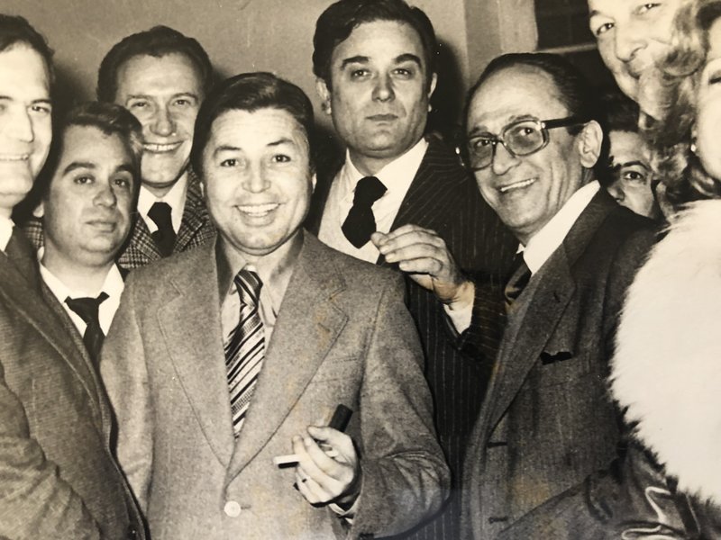 Ο Χρήστος Σιαμαντάς με στελέχη της Ελευθεροτυπίας -Πίσω ο Σεραφείμ Φυντανίδης, δεξιά ο Κίτσος Τεγόπουλος