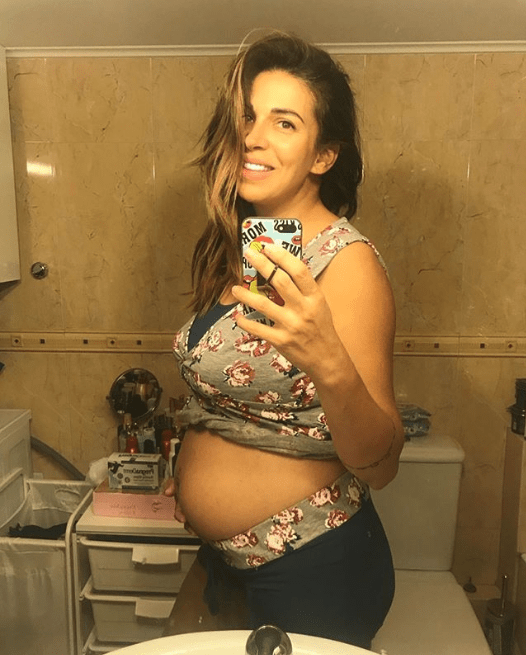 Η selfie της Ελένης Χατζίδου με την φουσκωμένη, ακόμη, κοιλιά της
