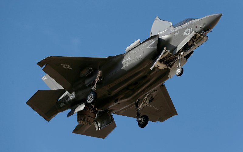 Αμερικανικό F-35 προσγειώνεται σε βάση στην Αριζόνα.