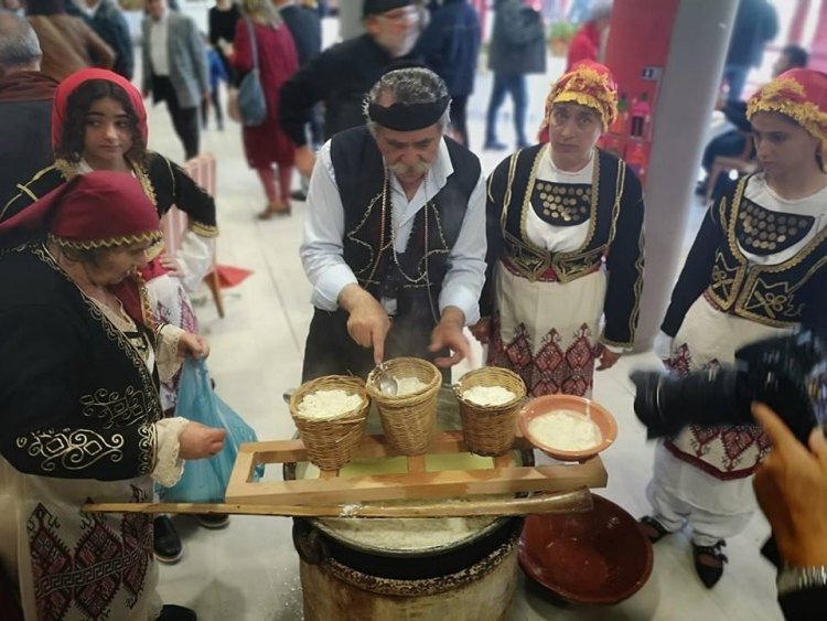 Τα εδέσματα μαγείρευαν μέλη από πολιτιστικούς συλλόγους της Κρήτης