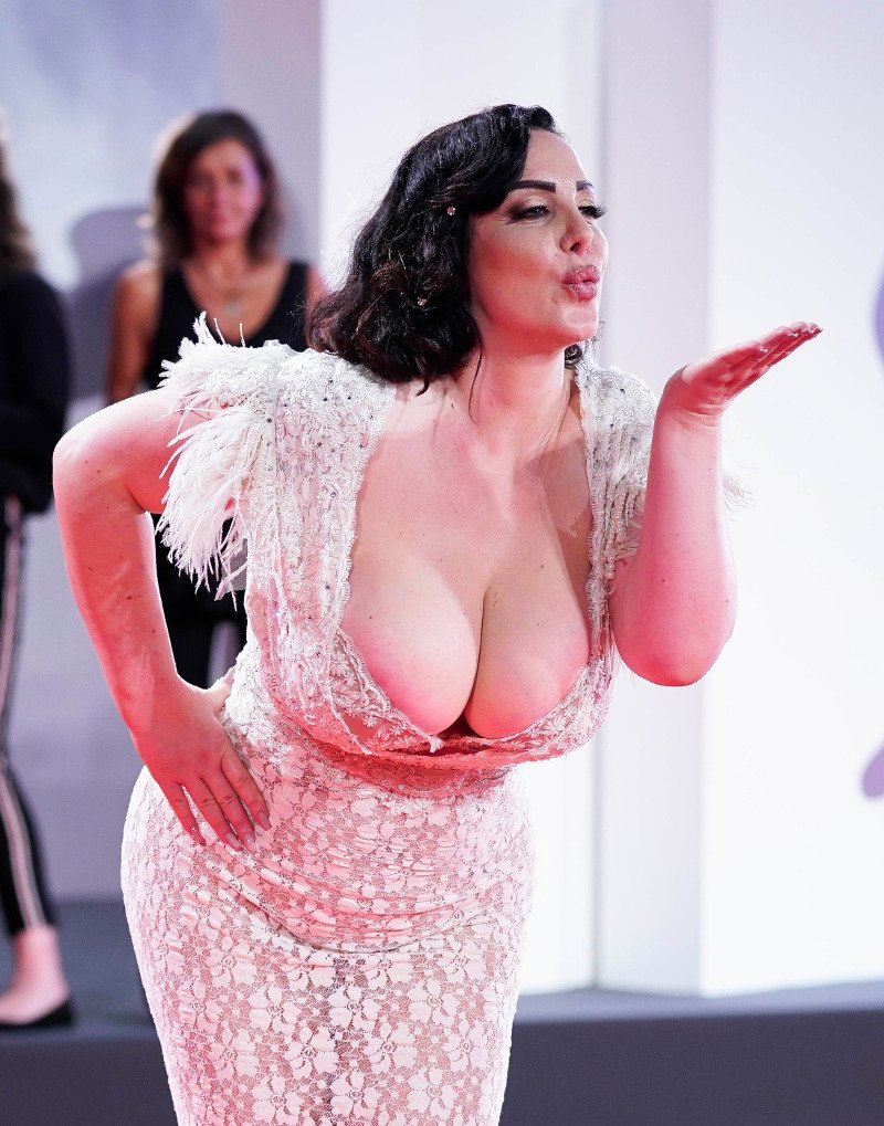 Francesca Giuliano πληθωρικό μπούστο