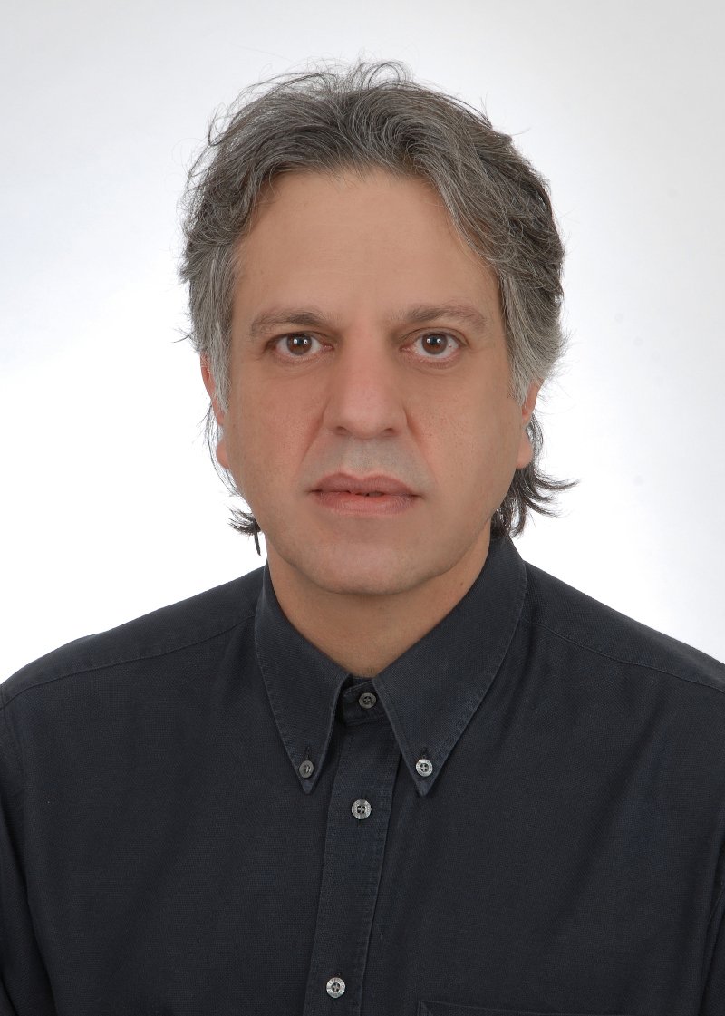 Ο Δρ. Γιώργος Καραβόλιας