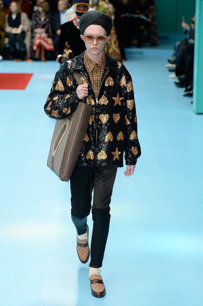 Μοντέλο σε επίδειξη μόδας GUcci