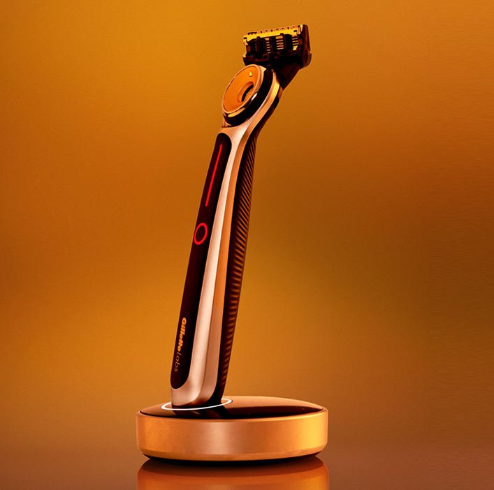 H Heated Razor Blade της Gillette πάνω στην φουτουριστική βάση της