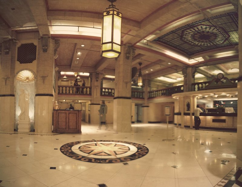 Το λόμπι του ξενοδοχείου Hotel Cecil στο Λος Άντζελες.