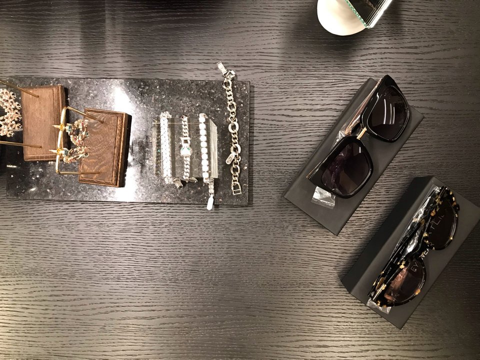 Κοσμήματα και γυαλιά