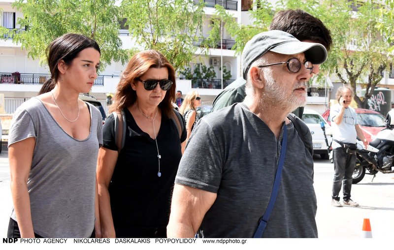 Θάνος Μικρούτσικος