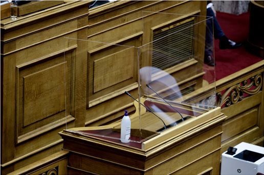 Το προστατευτικό τζάμι στο Βήμα της Βουλής