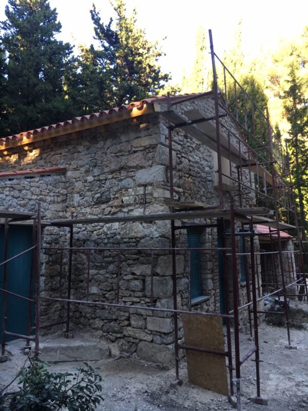 Η Οικία Δασοφύλακα μετά την αφαίρεση των επιχρισμάτων