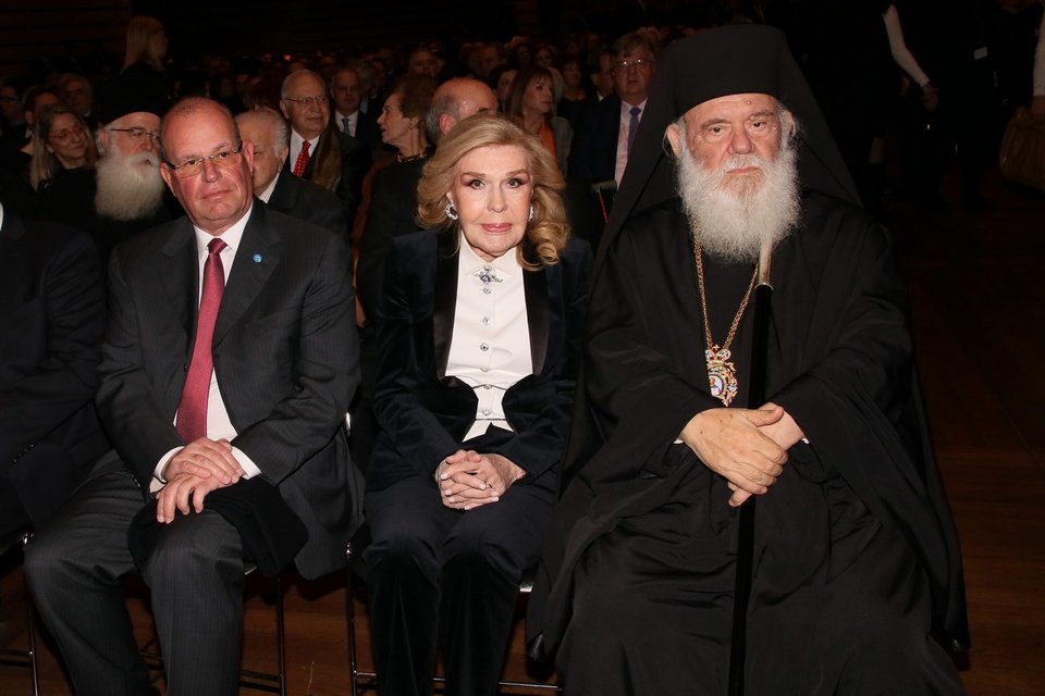 Η Μαριάννα Β. Βαρδινογιάννη με τον Αρχιεπίσκοπο Ιερώνυμο