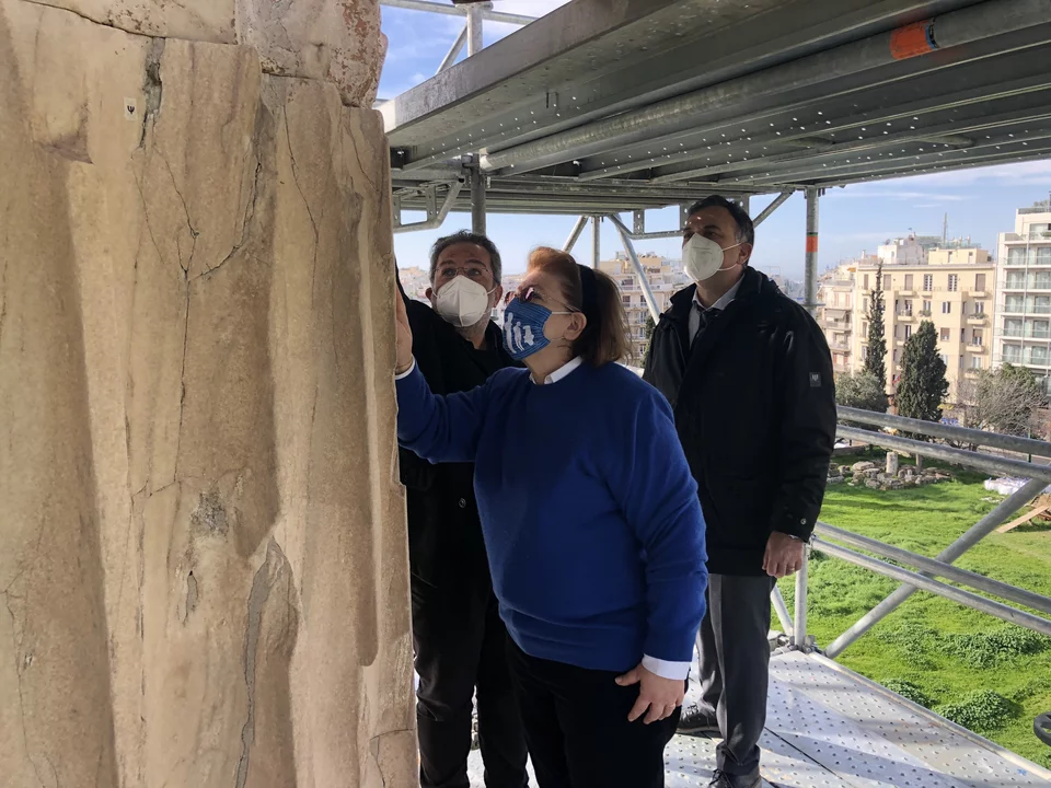 λινα μενδωνη