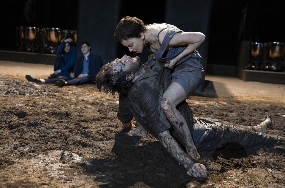 Παράσταση στη λάσπη