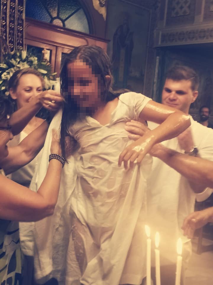Στιγμιότυπο από την βάφτιση της κόρης της ΦΩτεινβής Ψυχίδου