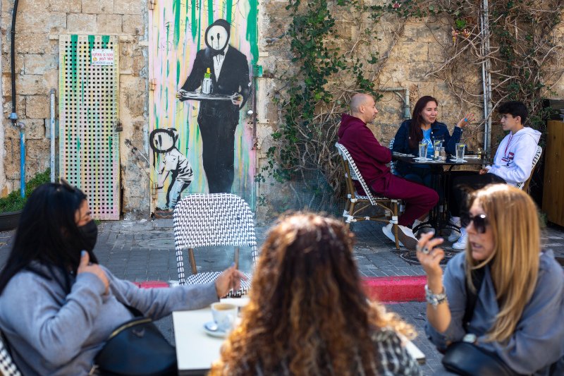 Οι Ισραηλινοί έκαναν ένα σημαντικό βήμα στον δρόμο της επιστροφής στην κανονικότητα / Φωτογραφίες: ΑP Photos