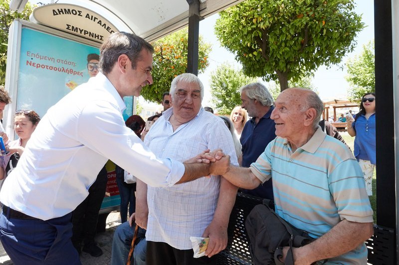 Ο Κ. Μητσοτάκης συνομίλησε με συνταξιούχους
