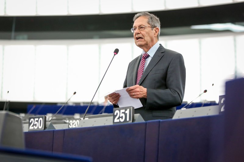 Ο καθηγητής Klaus Buchner
