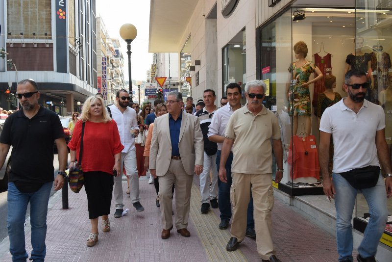 Ο Δημήτρης Κουτσούμπας καθώς πηγαίνει στο εκλογικό κέντρο του ΚΚΕ στον Πειραιά / Φωτογραφία: EUROKINISSI