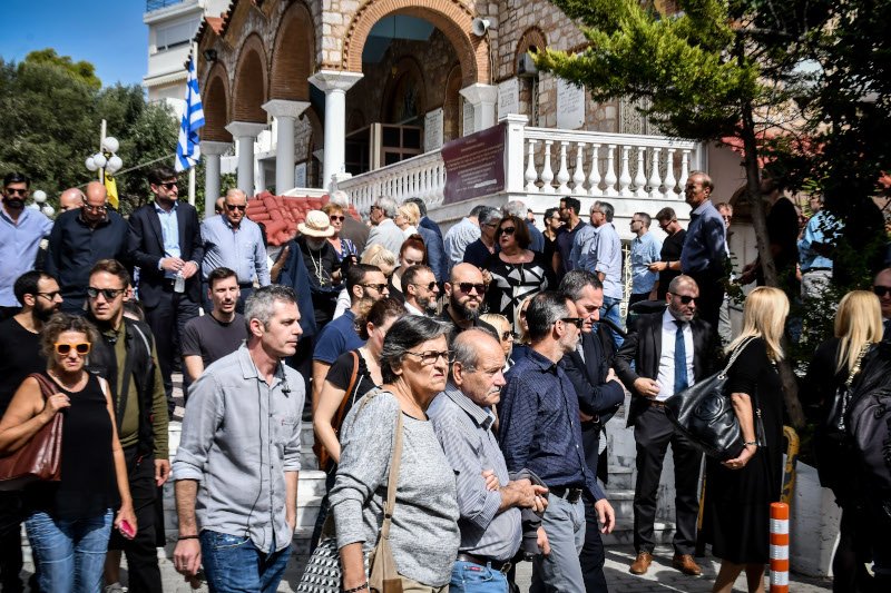 Πλήθος κόσμου στην κηδεία του Κώστα Καίσαρη / Φωτογραφία: EUROKINISSI