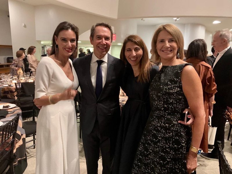 Από αριστερά: η Τιτίνα Πατέρα, ο Τζεφ Κουνς, η Ευγενία Χριστοδουλάκου, η Σάντρα Μαρινοπούλου στο Guggenheim