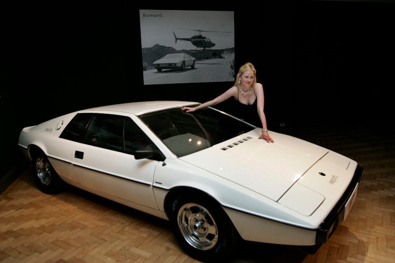 Η θρυλική Lotus Esprit του «Τζέιμς Μποντ« στη δημοπρασία του οίκου Sotheby's το 2013 / Φωτογραφία αρχείου: ΑΡ