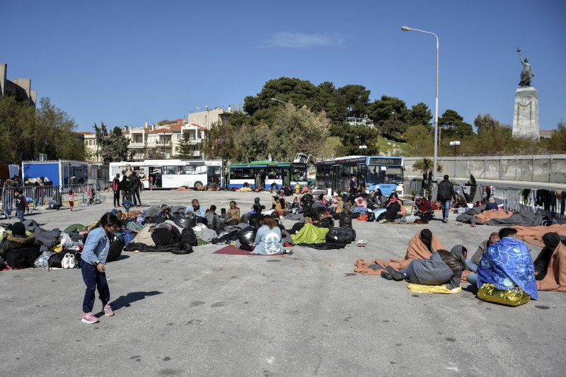 Πρόσφυγες και μετανάστες στο λιμάνι της Μυτιλήνης