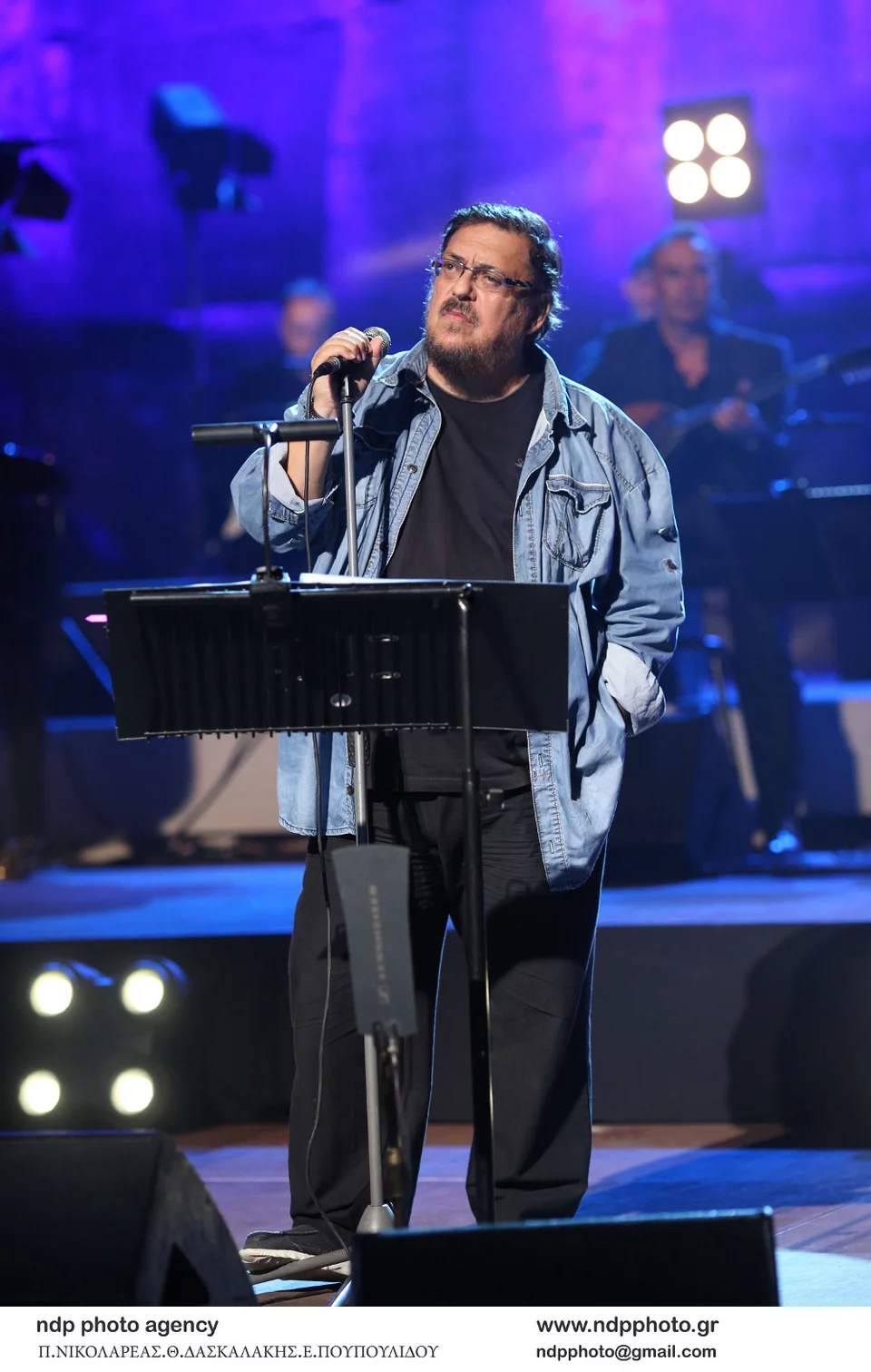Ο Λαυρέντης Μαχαιρίτσας σε συναυλία-αφιέρωμα στον Δημήτρη Μητροπάνο το 2018 στο Ηρώδειο