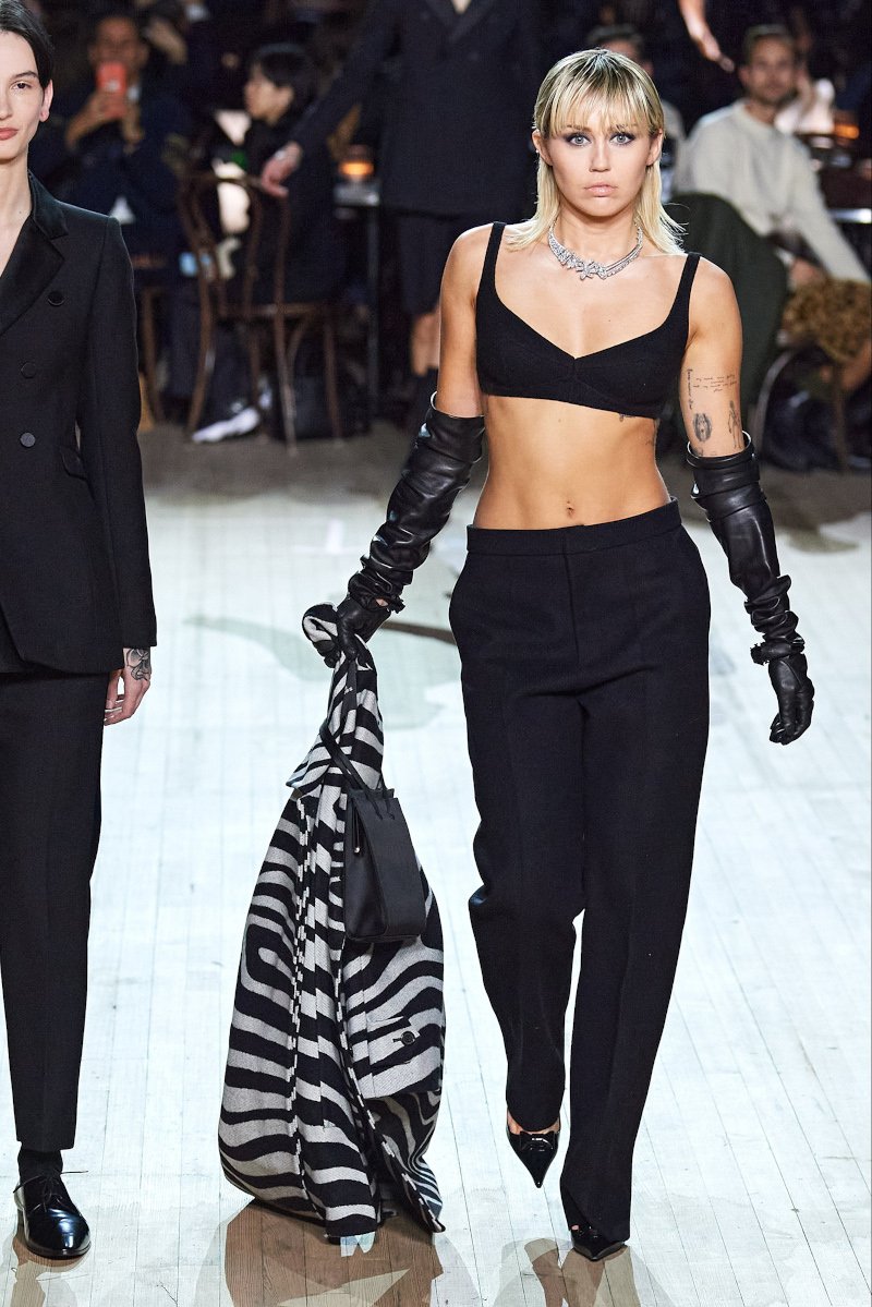 Η Μάιλι Σάιρους στην επίδειξη μόδας του Marc Jacobs/Φωτογραφία: Splash News