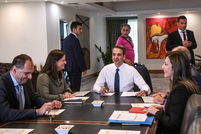 Σύσκεψη του Κυριάκου Μητσοτάκη στο Υπουργείο Παιδεία