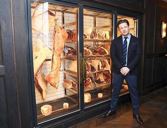 Ο Τζέιμι Όλιβερ στο εστιατόριό του «Barbecoa»