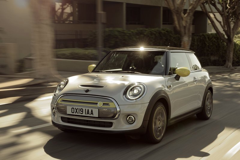Με το νέο MINI Cooper SE, η Βρετανική μάρκα για μία φορά ακόμα δίνει νέα μορφή στην αστική μετακίνηση