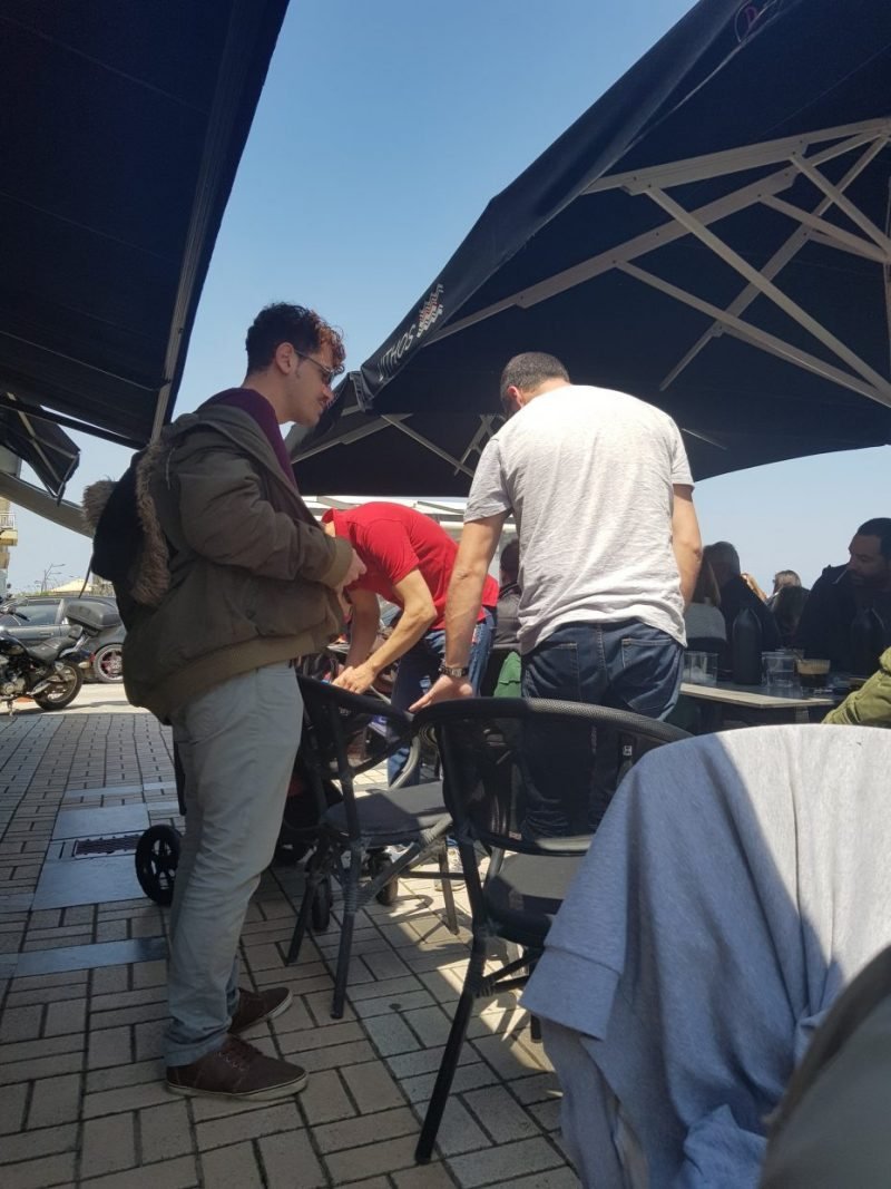 Ο Παντελής για καφέ