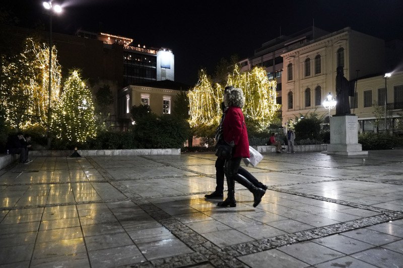 Η πλατεία Μητροπόλεως