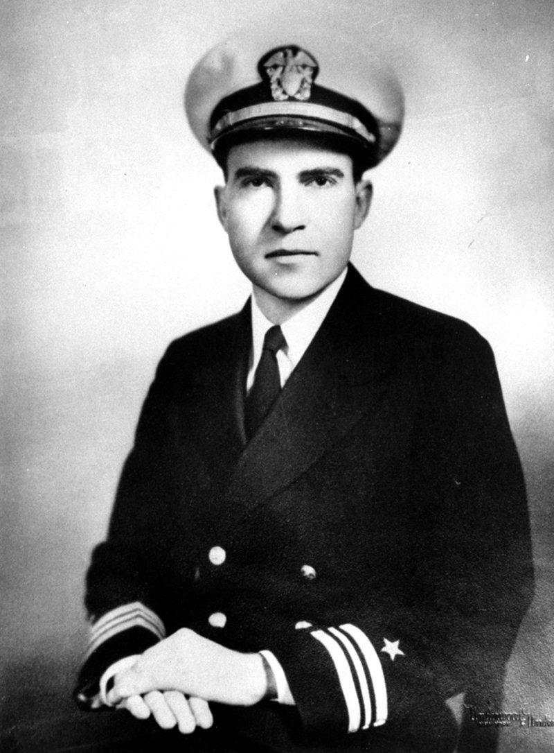 Ο Ρίτσαρντ Νίξον με στολή υποπλοιάρχου του αμερικανικού Πολεμικού Ναυτικού το 1944.