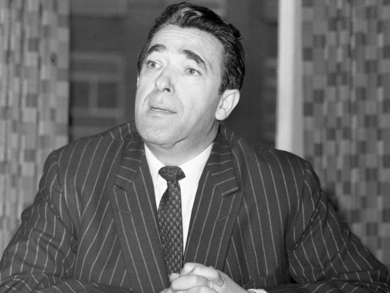 Ο Ρόμπερτ Μάξγουελ.
