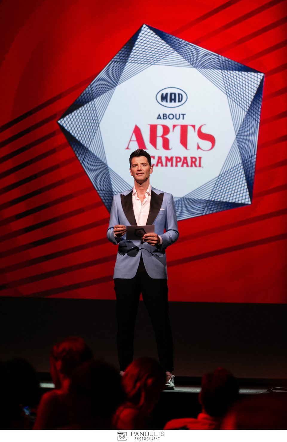 Ο παρουσιαστής της βραδιάς Σάκης Ρουβάς